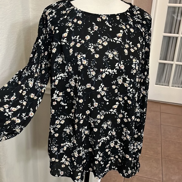 a.n.a.  A New Approach black floral small print shirt/blouse LARGE - Picture 1 of 17